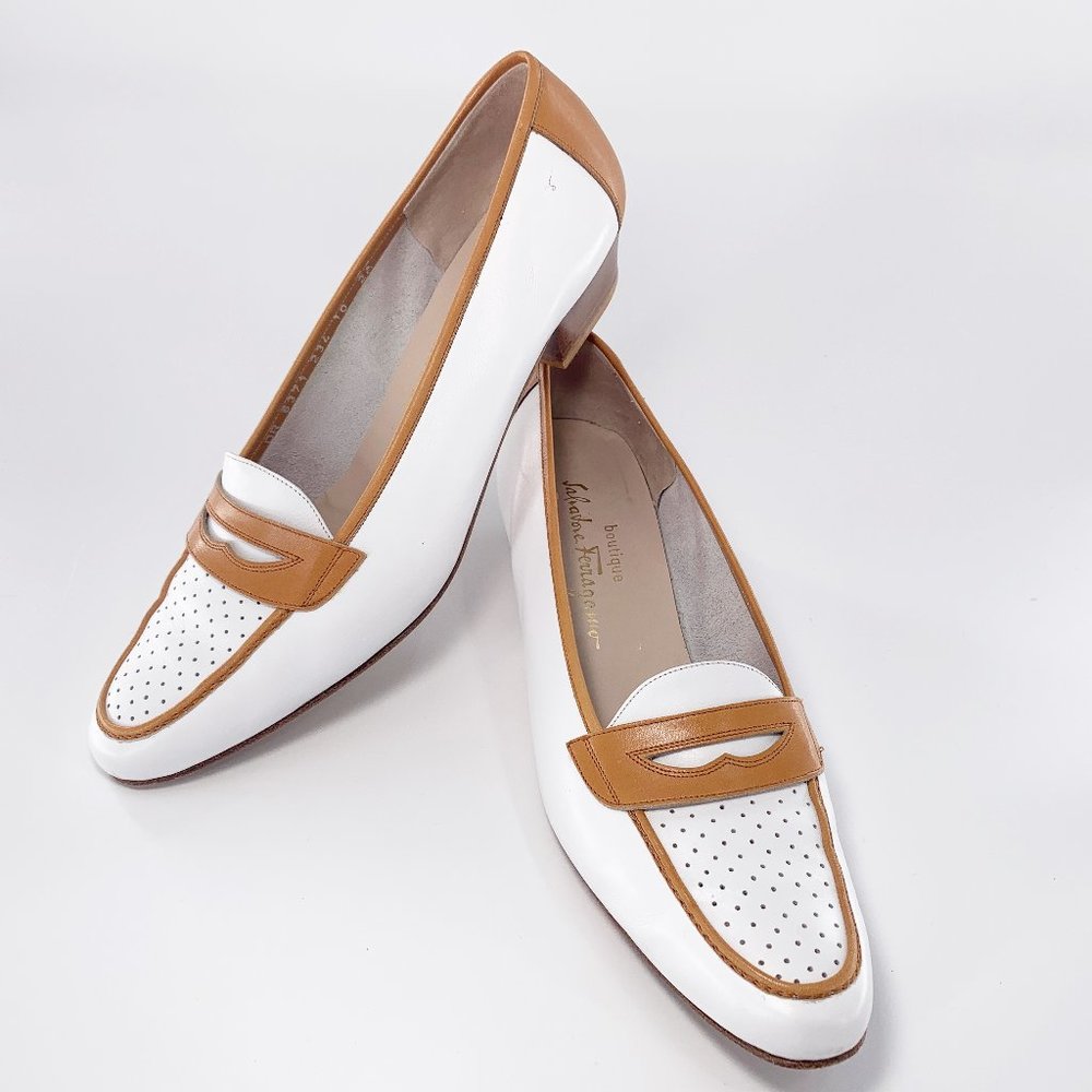 Vntg. SALVATORE FERRAGAMO White Leather Loafers Size 10 Narrow